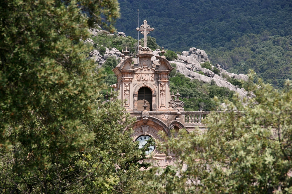 Kloster Lluc inmitten des Tramuntana Gebirges auf Mallorca