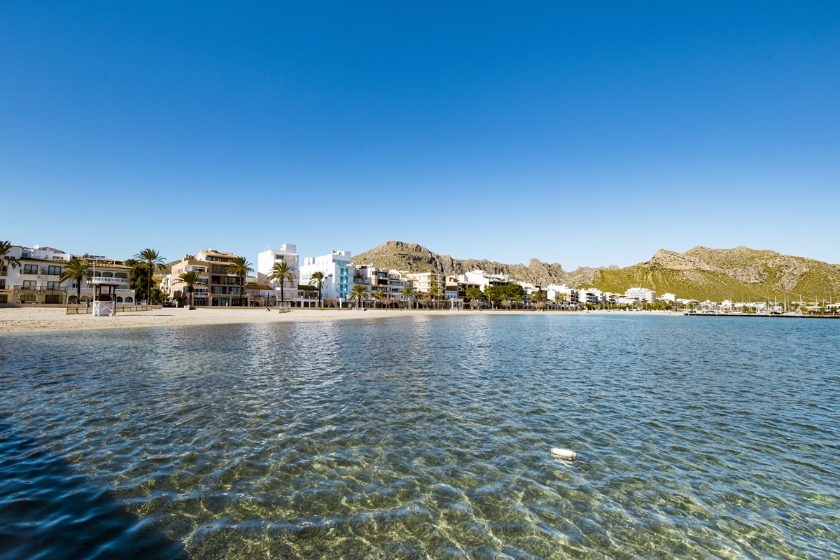 Strand Port de Pollenca – Mit schönem Blick auf die Berge