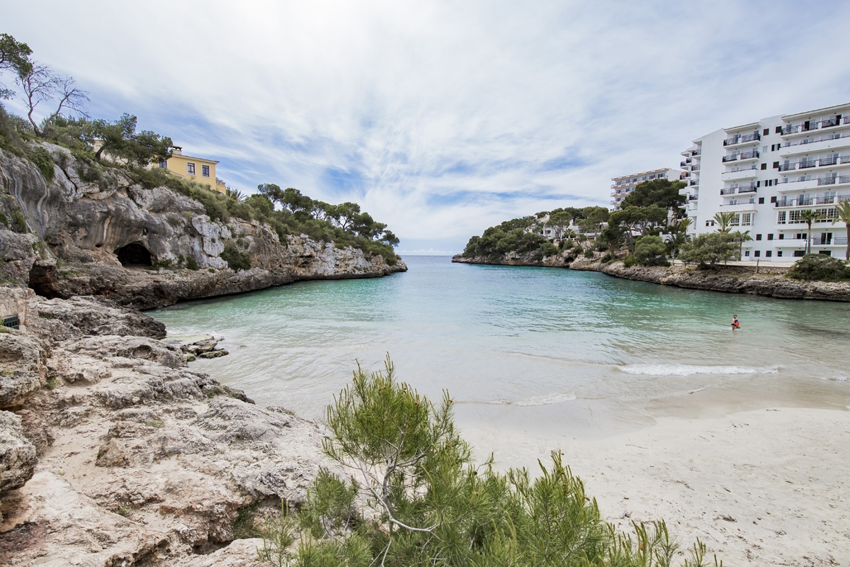 Strand Cala Ferrera – weißer Sandstrand in der Gemeinde Felanitx im Südosten Mallorcas