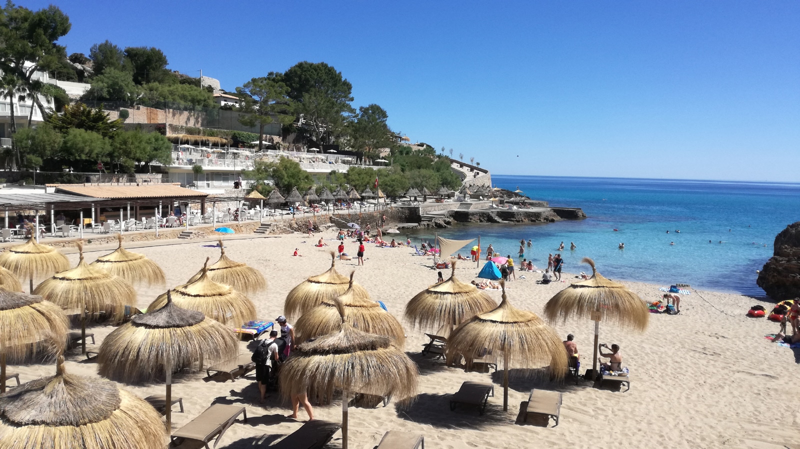 Strand Cala Molins – schöne Bucht im Norden Mallorcas geprägt…