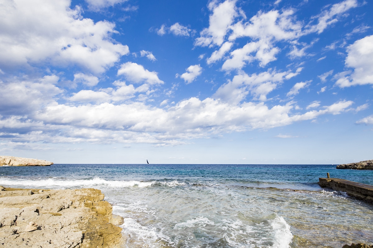 Strand Cala Murada – Ruhige malerische Badebucht mit felsiger Küstenlandschaft