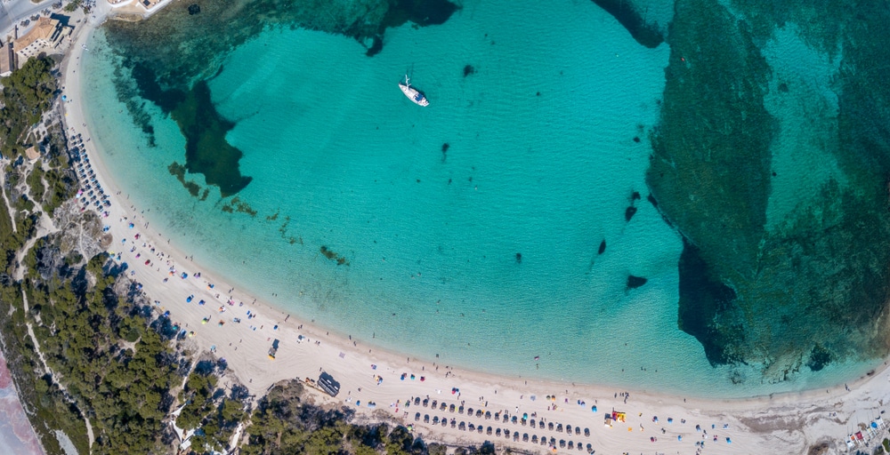 Strand Playa d'es Moli de s´Estany in der Gemeinde ses Salines im Süden von Mallorca