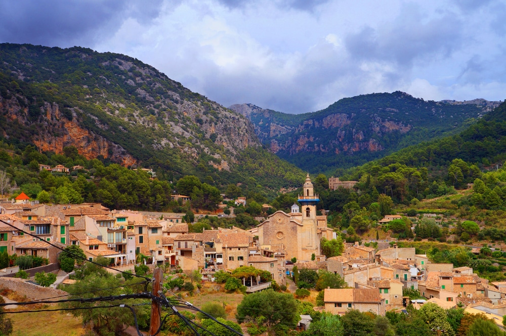 Schöner Panoramablick von der Altstadt Valdemossa auf Mallorca