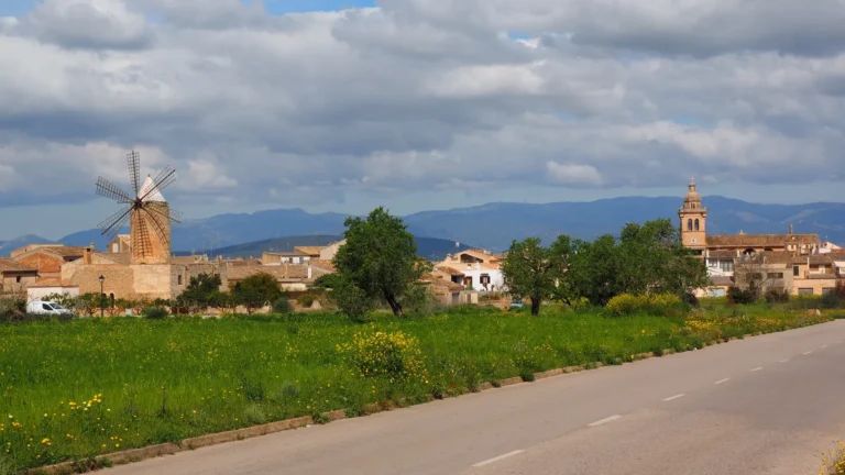 Panoramablick über Algaida und die Landschaft des Pla de Mallorca