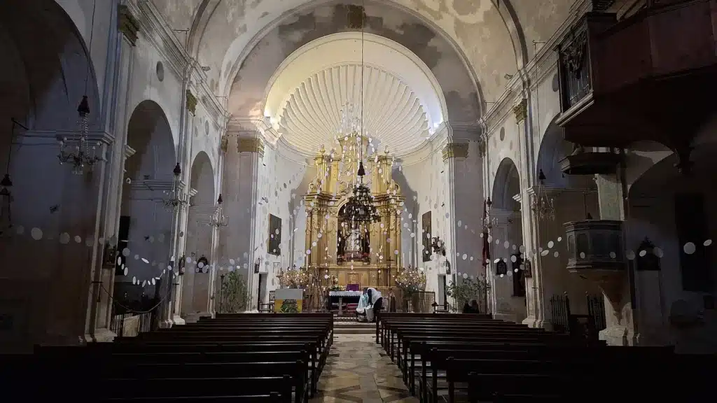 Pfarrkirche Sant Pere im Ortszentrum von Búger