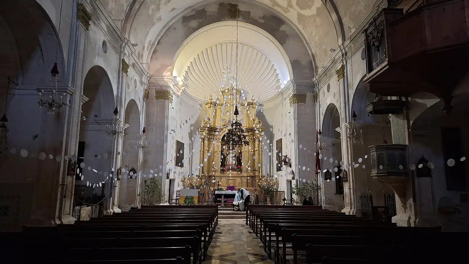 Búger liegt zwischen Campanet, Sa Pobla und den fruchtbaren Ebenen im Norden Mallorcas. Der Ort ist ein kleiner, erhöhter Landort im nördlichen Raiguer und eignet sich als Ausgangspunkt für Campanet, Sa Pobla, Muro. Ortskern, Landschaftsziele und mögliche Küstenstopps sollten wegen unterschiedlicher Zufahrten getrennt geplant werden. auf Mallorca – Sehenswürdigkeit und Landschaft