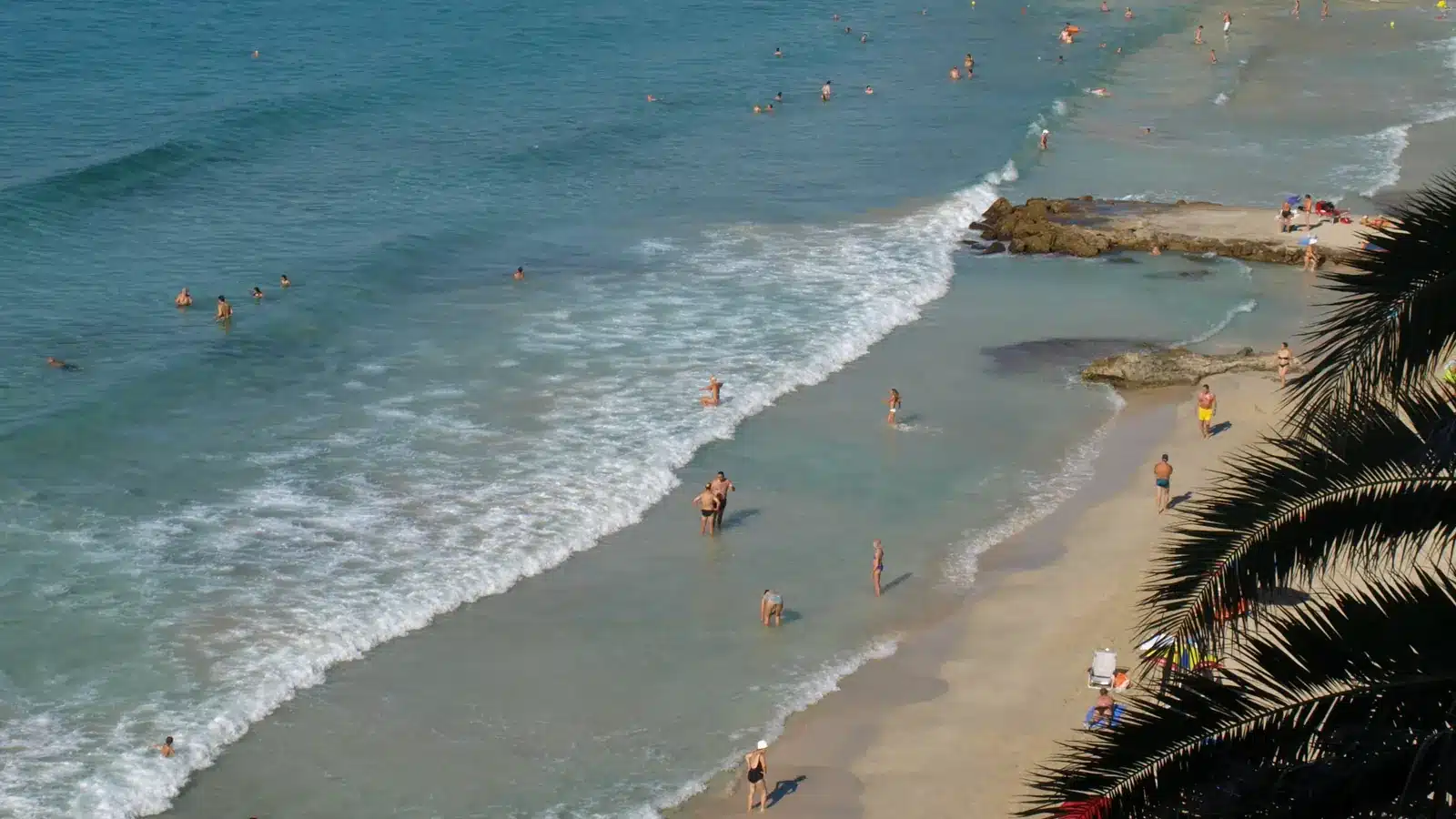 Fotoshooting in Cala Major gehört zur Gemeinde Palma. Der Ort ist ein urbaner Bade- und Wohnort westlich des Zentrums von Palma und eignet sich als Ausgangspunkt für Palma, Illetes, Sant Agustí. Ortskern, Strand, Landschaftsziele und Nachbarorte sollten wegen unterschiedlicher Zufahrten und Parkplatzlagen als getrennte Bausteine geplant werden. auf Mallorca