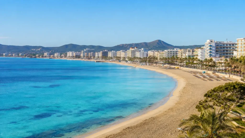Strandpanorama in Cala Millor auf Mallorca