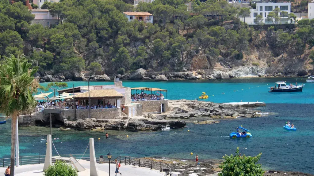 Camp de Mar auf Mallorca mit Küsten- oder Ortslandschaft