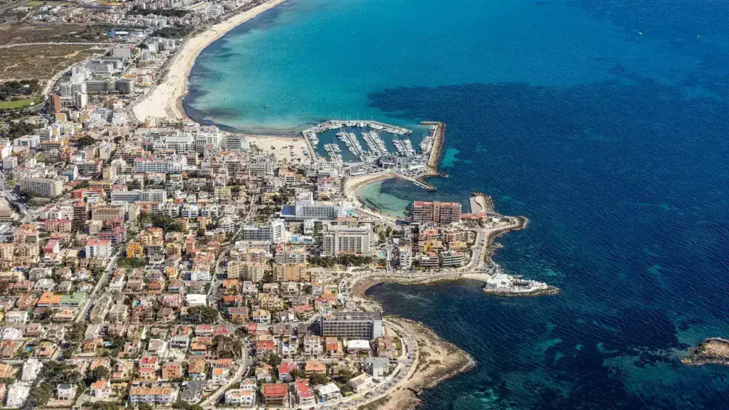 Can Pastilla auf Mallorca mit Küsten- oder Ortslandschaft