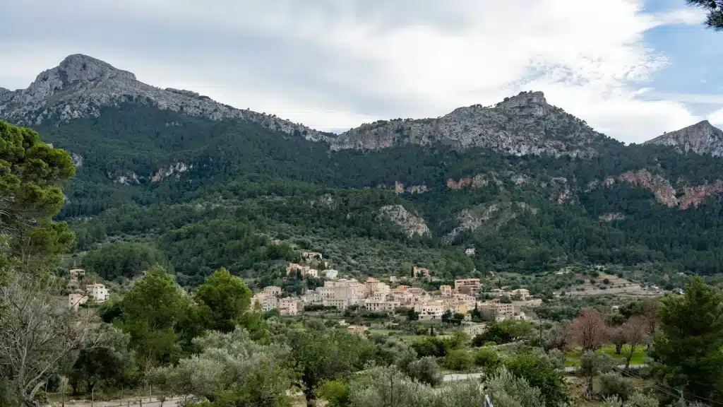 Estellencs auf Mallorca – authentische Ortsansicht und Landschaft