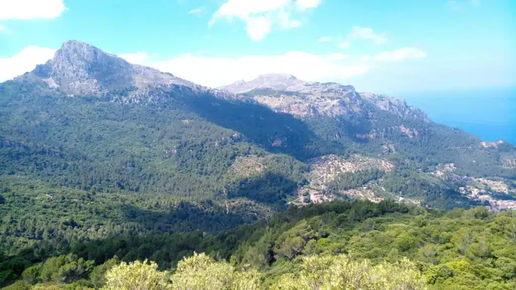 Estellencs auf Mallorca – authentische Ortsansicht und Landschaft
