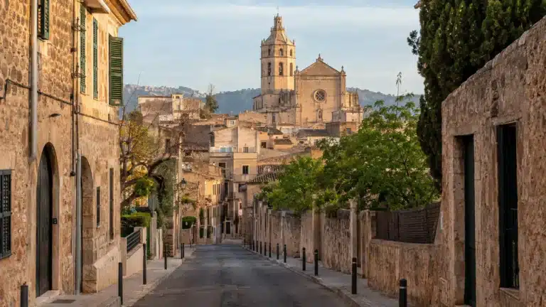 Kirche Sant Miquel über der Altstadt von Felanitx auf Mallorca