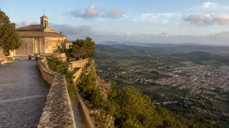 Santuari de Sant Salvador mit Panoramablick bei Felanitx auf Mallorca