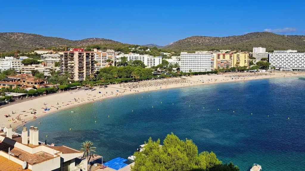 Palmanova auf Mallorca mit Küsten- oder Ortslandschaft