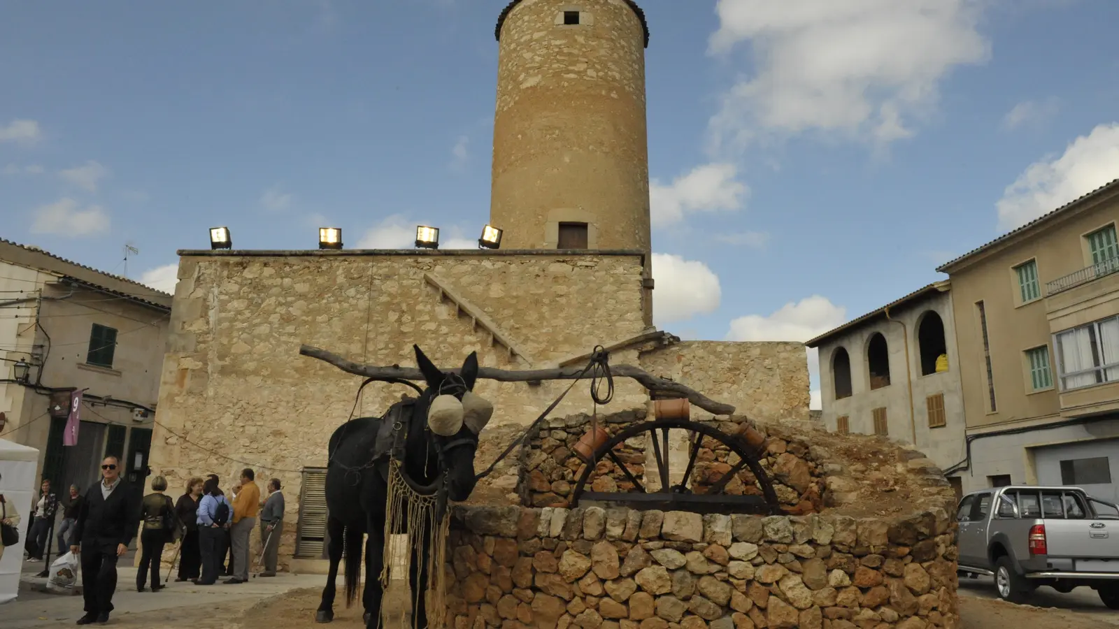 Sant Joan gehört zur Gemeinde Sant Joan. Die Seite behandelt den Ort als eigenständiges Reiseziel, ohne ihn mit der gesamten Gemeinde gleichzusetzen. Nachbarorte und Landschaftsziele haben eigene Zufahrten, Parklagen und Besuchszeiten und sollten deshalb als getrennte Bausteine geplant werden. auf Mallorca – Strand, Küste und Atmosphäre