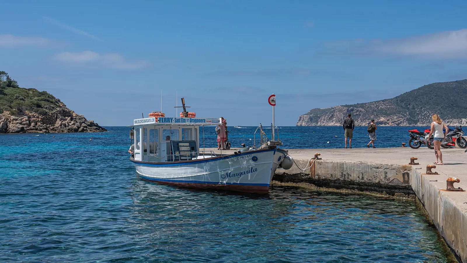 Sant Elm gehört zur Gemeinde Andratx. Der Ort ist ein kleiner Küstenort am westlichen Ende Mallorcas mit Blick auf Sa Dragonera und eignet sich als Ausgangspunkt für Andratx, Port d’Andratx, S’Arracó. Ortskern, Strand, Landschaftsziele und Nachbarorte sollten wegen unterschiedlicher Zufahrten und Parkplatzlagen als getrennte Bausteine geplant werden. auf Mallorca – Strand, Küste und Atmosphäre