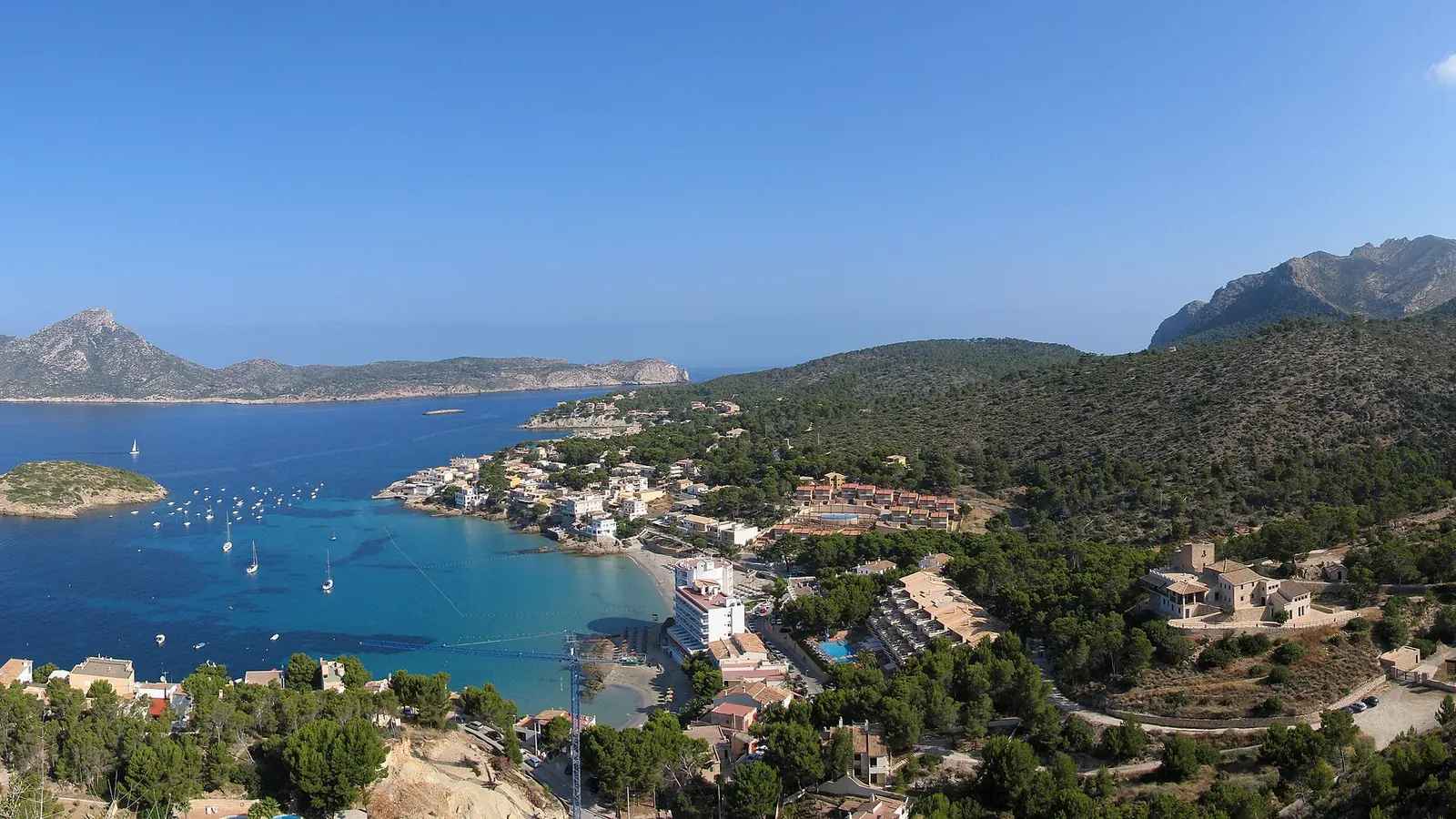 Fotoshooting in Sant Elm gehört zur Gemeinde Andratx. Der Ort ist ein kleiner Küstenort am westlichen Ende Mallorcas mit Blick auf Sa Dragonera und eignet sich als Ausgangspunkt für Andratx, Port d’Andratx, S’Arracó. Ortskern, Strand, Landschaftsziele und Nachbarorte sollten wegen unterschiedlicher Zufahrten und Parkplatzlagen als getrennte Bausteine geplant werden. auf Mallorca