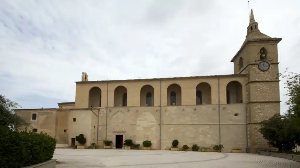 Panoramablick über Santa Margalida im Norden Mallorcas
