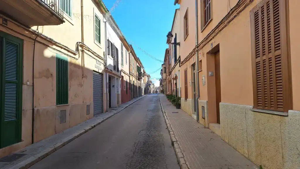 Historische Straße Carrer Llarg in Santa Maria del Camí